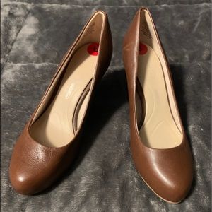 Brown Rockport Heels